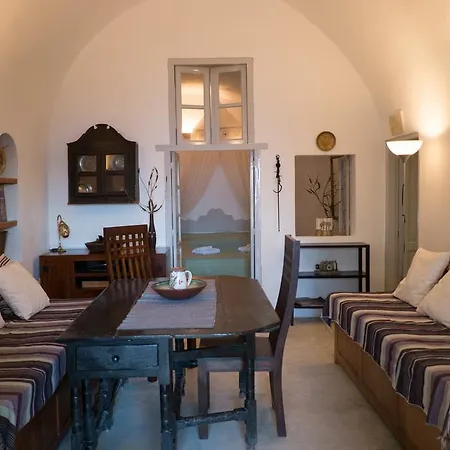 Zoe Aegeas Traditional Apartmanhotel 4*