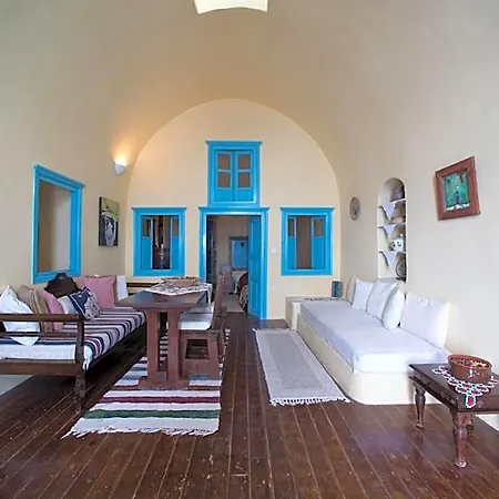 Zoe Aegeas Traditional أويا