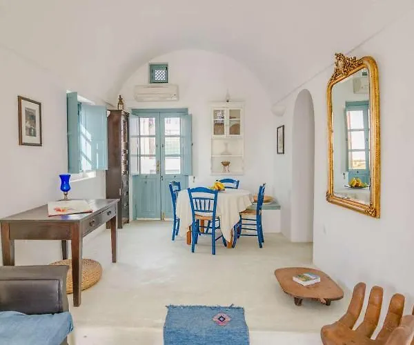 Zoe Aegeas Traditional Oia