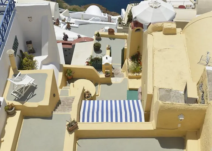 Zoe Aegeas Traditional Oia