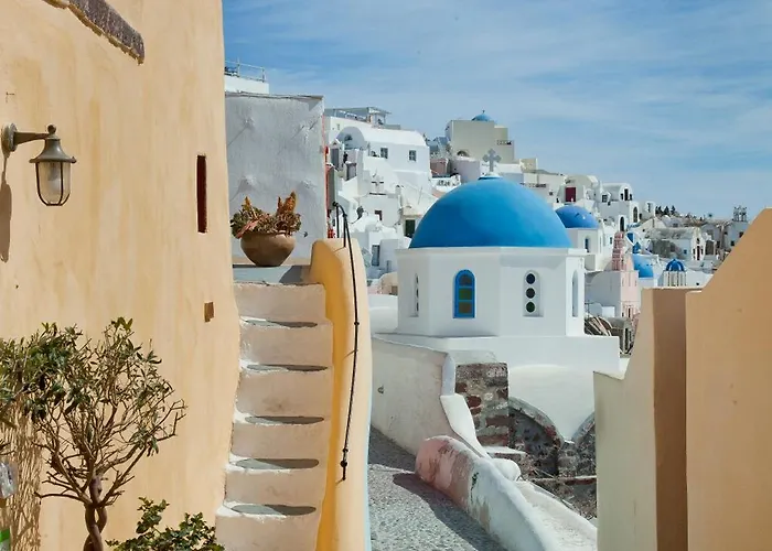 Zoe Aegeas Traditional Oia