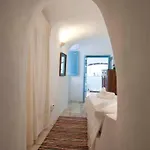 Zoe Aegeas Traditional Oia